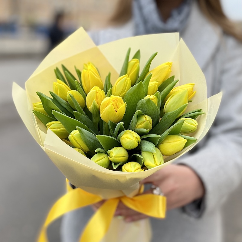21 Fresh yellow tulips - Gallery image