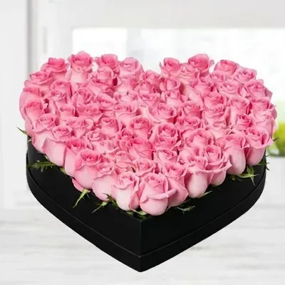 Caja con forma de corazón de 51 rosas rosadas - Product image