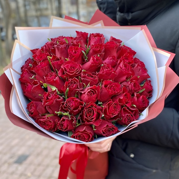51 Red local Roses - Gallery image