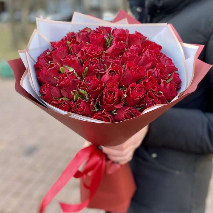 51 Red local Roses - Gallery image