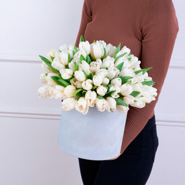 51 white Tulips in box - Gallery image