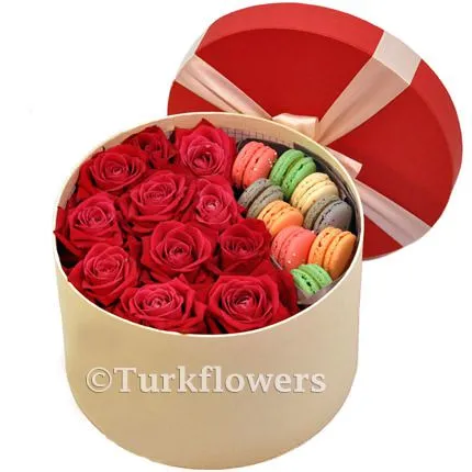 9 Macaron cookies, 11 red roses