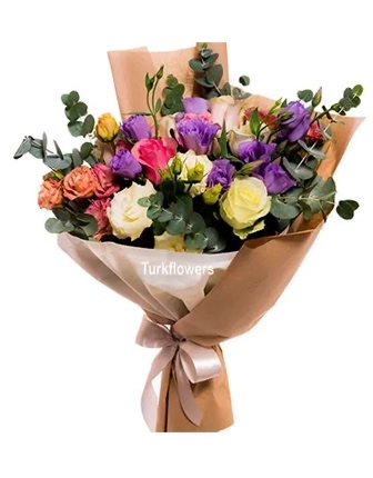 Ramo de lisianthus y rosas de colores - Product image