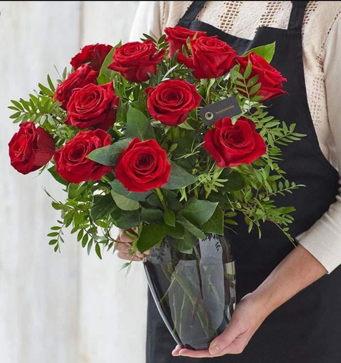 Una docena de rosas rojas - Gallery image