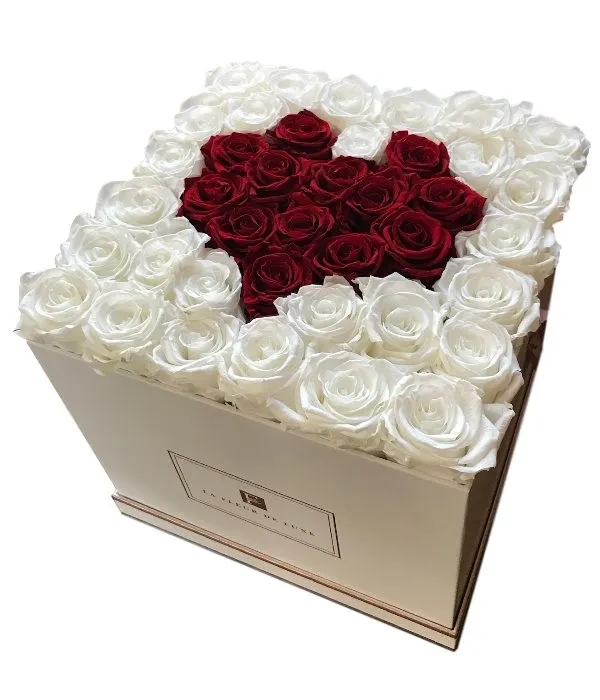 Red Heart White Preserved Roses - Product image