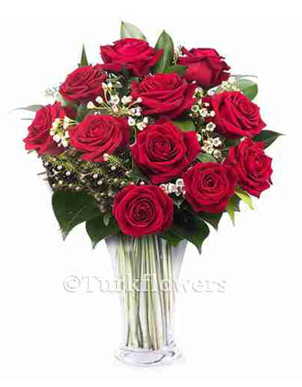 11-red-roses-in-vase