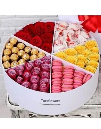 Sweet Roses & Treats Deluxe Box - Flower delivery in Turkey