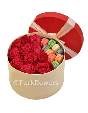 9-macaron-cookies,-11-red-roses