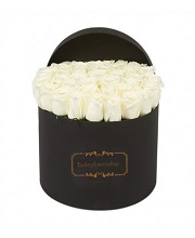 white-roses-in-box