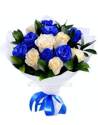 13-white-blue-roses-bouquet