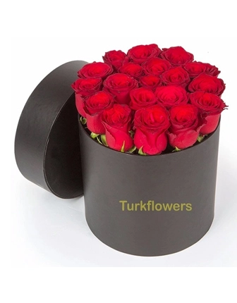 15--19-red-roses-black-box